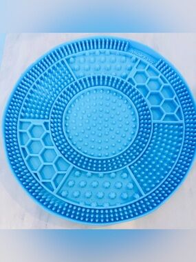 Spunky Pup Dog Silicone Suction Cup Slow Feeder Lick Mat